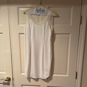 Elegant White Sleeveless Dress